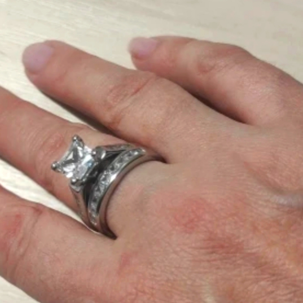 Brand new bridal set! New with out tags!